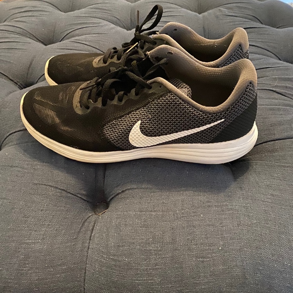 Good Used Nike tennis shoes